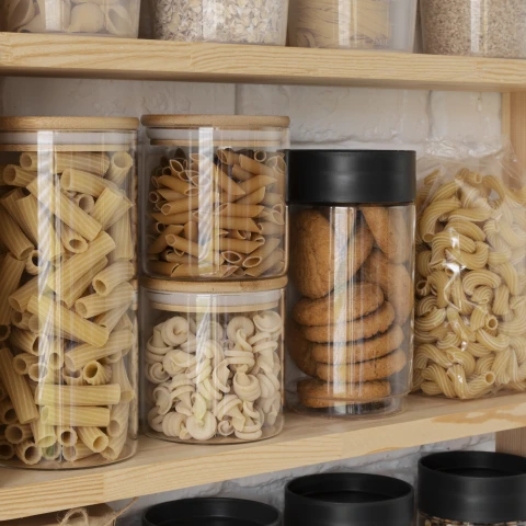 Jak zorganizować spiżarnię, by zawsze mieć pod ręką potrzebne produkty?