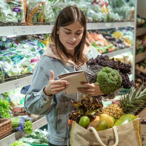 Jak skutecznie porównywać ceny produktów i wybierać najlepsze oferty?