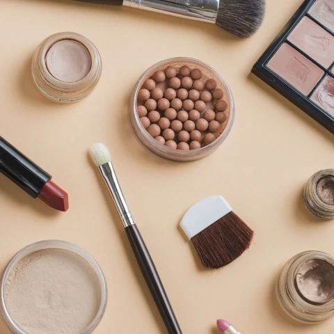 Jak mądrze kupować kosmetyki i unikać drogich błędów?