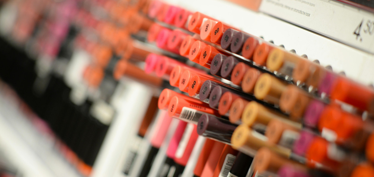 Jak mądrze wybierać produkty w drogeriach i nie dać się zwieść marketingowi?