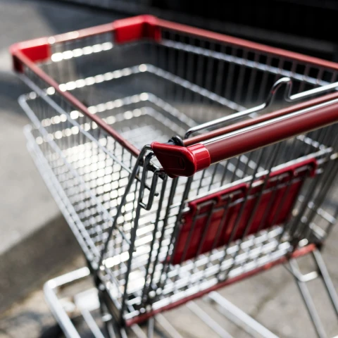 Strategia „Koszyka Promek”: Oszczędzaj mądrze na codziennych zakupach