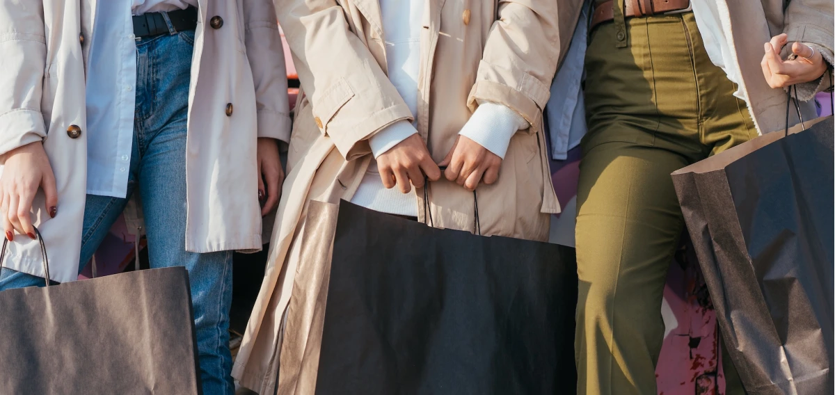 Jak mądrze kupować ubrania i akcesoria, by oszczędzać i wyglądać stylowo?