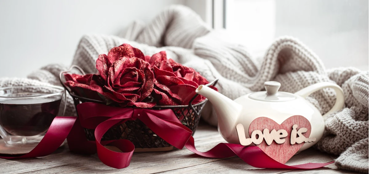 Romantyczne Walentynki bez nadwyrężania budżetu: Pomysły na tanie prezenty
