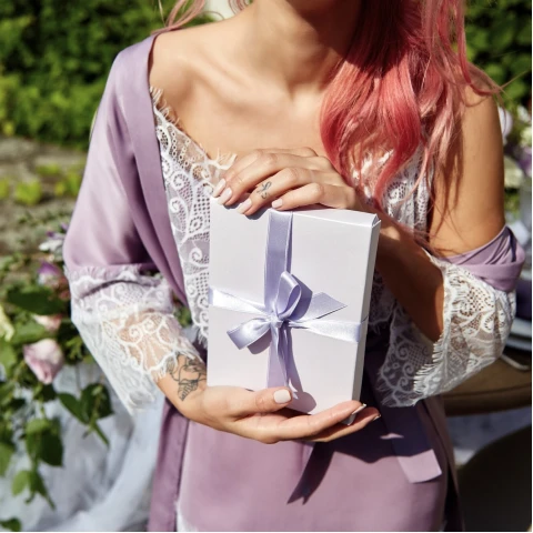 Idealne prezenty dla nowożeńców: Jak wybrać coś trafionego i praktycznego?